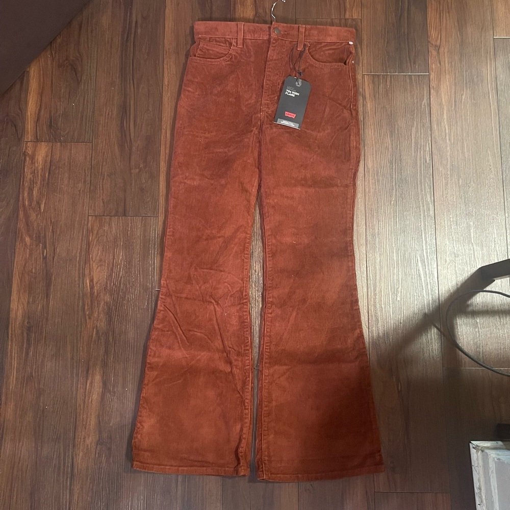 Levi's® Premium
70'S HIGH RISE FLARE CORDUROY WOMEN'S JEANS